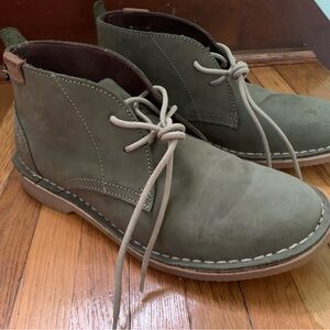 great chukka boot from south african shoe company. worn twice; these are EU 40.